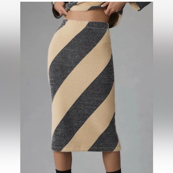 Anthropologie Dresses & Skirts - Anthropologie Diagonal Striped Medium M Midi Sweater Skirt Womens Beige Gray